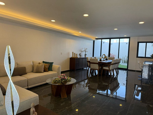 Moderna Casa Nueva En Venta Villas Zacango Calimaya, De 3 Niveles, Cerca De Colegios, Centros Comerciales, Zoológico, Etc