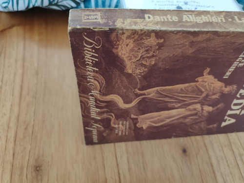 La Divina Comedia - Dante Alighieri (Usado)
