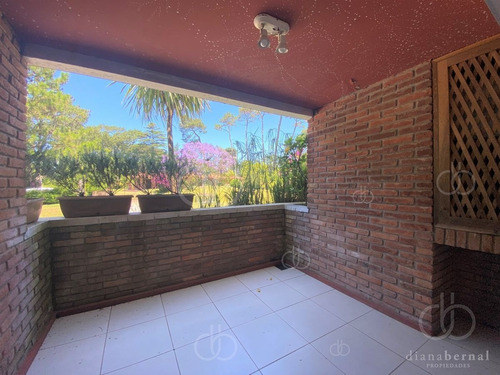 Imagen 13 de 15 de Punta Del Este, 2 Dormitorios Y 2 Baños, Cochera, Terraza Y Parrillero.