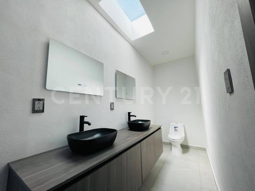 Venta Casa En Privada 3 Recamaras, 3 Baños, Con Jardín Y Sótano, Zona Cholula