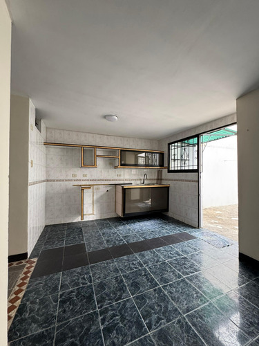 Ms Casa En Alquiler En La Av Rotaria