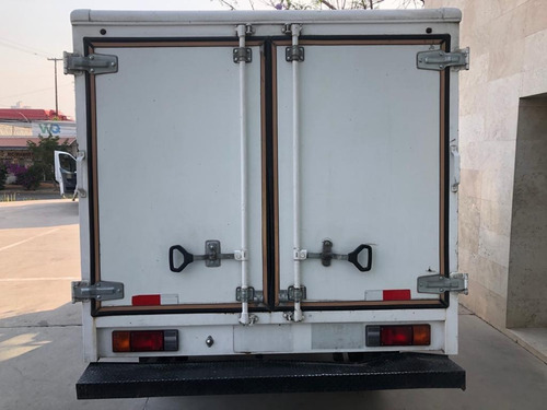 Imagen 4 de 11 de Nissan Np300 2018 2.5 Chasis Cabina Dh Pack Seg Mt