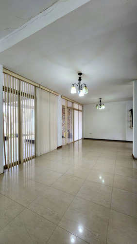 Se Vende Townhouse En Chalets De La Laguna, Tipuro