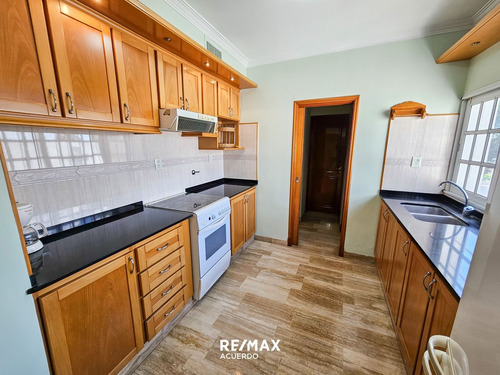 Vende Casa P. Alta 3 Dorm. + Cocheras San Nicolas