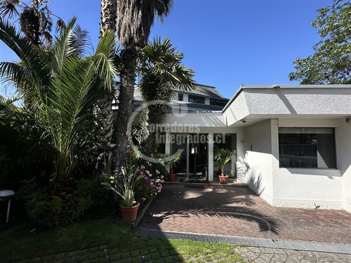 Casa En Venta De 7 Dorm. En Vitacura