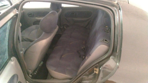 Renault Clio Sedan 1.0 16v Rn 4p 2001