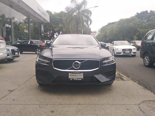 Imagen 4 de 12 de Volvo S60 Momentum 2020