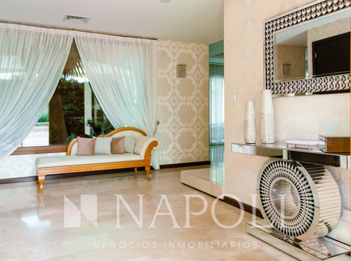 Propiedad En Venta Con Detalles De Categoría, Saint Thomas