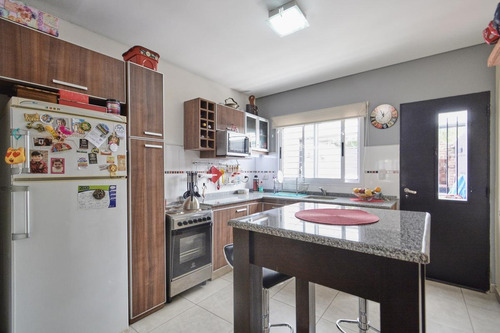 Duplex En Venta Cochera Y Jardín En Ituzaingó