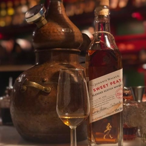 Imagen 4 de 10 de Whisky Johnnie Walker Sweet Peat 500ml Edicion Limitada