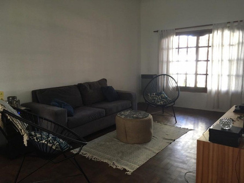 Imagen 2 de 9 de Chalet En Venta De 2 Dormitorios C/ Cochera En Lomas De Zamora