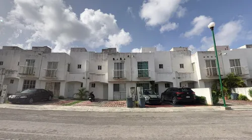 Cancun Hermosa Casa En Porto Pisa, Excelente A 25 Min De Las Hermosas Playas De Cancún, Plazas Comerciales, Escuelas, Centros Turísticos Y De Trabajo. Condominio Privado Acceso Controlado