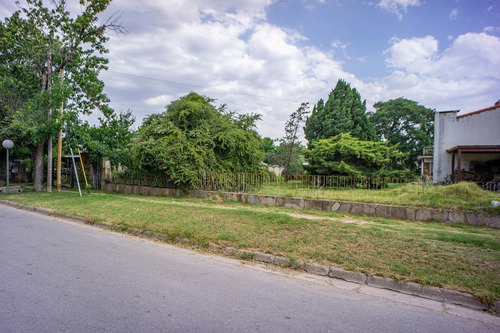 Imagen 2 de 7 de Venta: Terreno Con Pileta En El Centro De Funes.