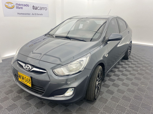 Imagen 2 de 25 de Hyundai Accent I25 Gl 1.4