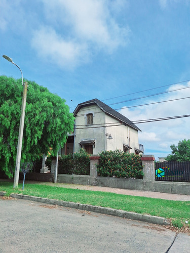 Vendo Casona De Estilo En Dos Plantas Fue Reciclada, Desarrollada En 1000 Metros, Si Banco. Usd 390.000 Dólares