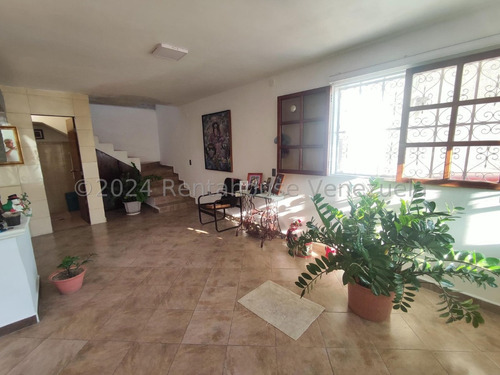 José Trivero Vende Hermosa Casa Ubicada En Excelente Zona De Cabudare, Cuenta Con Tanque Subterraneo