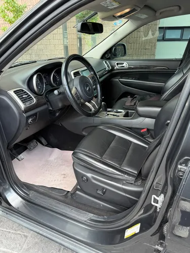 Jeep Grand Cherokee 3.6 Laredo V6 Lujo 4x2 Mt