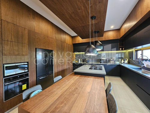 Casa En Venta En Misión San Jerónimo Con Acabados De Lujo