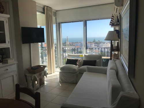 Apartamento En Península 2 Dormitorios Con Vista Al Puerto- Ref: 11653