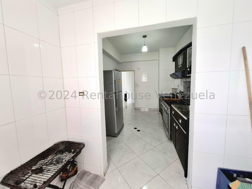Excelente Apartamento En La Urb De San Jacinto Residencia Greco En Piso Bajo 24-28825 Irrr