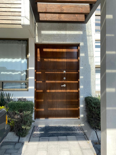 Hermosa Y Cómoda Casa En Venta En Calimaya.