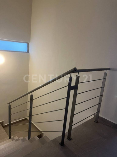 Casa En Renta En Col. Residencial Cumbres La Joya