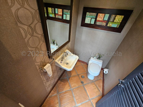 Ms: 25-1195 Se Vende Amplio Y Hermoso Apartamento En Planta Baja, En El Country Club. A=380m2, 3h, 5b, 3p.