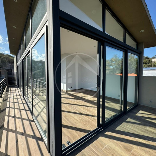 Residencia De Lujo En Rancho San Juan, 581 M2 De Construcción, 4 Habitaciones Y 4 Baños