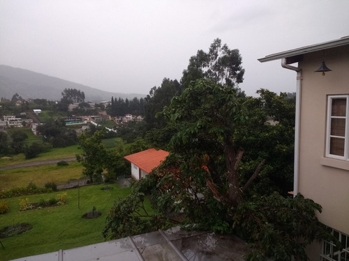 Bonita Casa Con Amplio Terreno