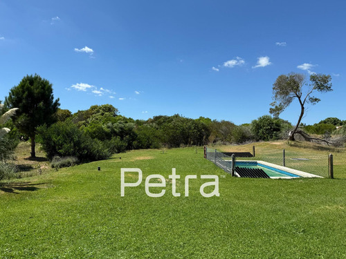 Casa En Venta De Hormigón Visto En Costa Esmeralda
