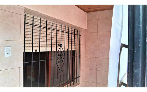 Casa En Venta - 2 Dormitorios 1 Baño - 153mts2 - Morón