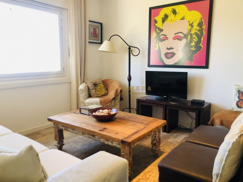 Apartamento En Alquiler En La Peninsula, De 2 Dormitorios, 2 Baños, Cocina Integrada, Living-comedor.-ref:2273