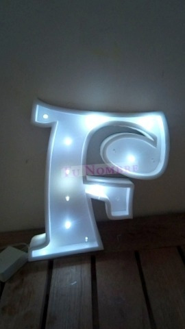 Imagen 6 de 6 de Letra 25 Cm Con Luz Led Polyfan Tu Nombre Importa
