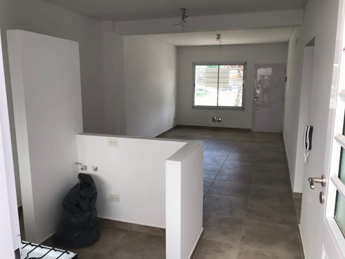 Imagen 2 de 10 de Departamento En Planta Baja Sobre Avellaneda