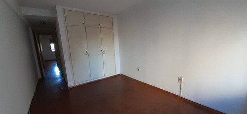 Apartamento Sobre Avenida, Ambientes Amplios