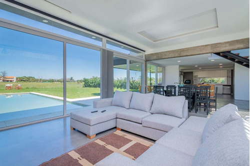 Venta Casa Al Golf  Haras Santa María, Escobar