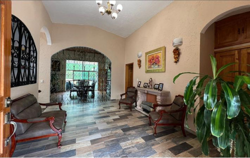 Venta De Casa En Fraccionamiento San Carlos En Metepec