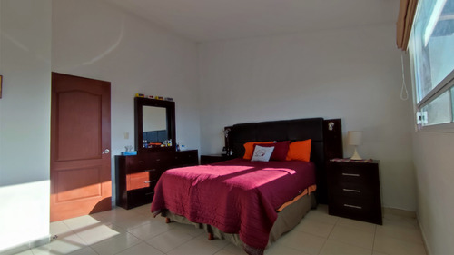 Casa En Venta En Colinas Del Bosque 3ra Seccion, Corregidora, 5 Habitaciones