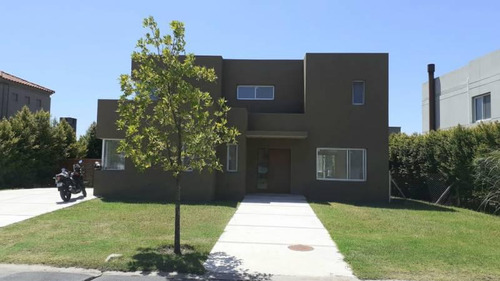 Venta Impecable Casa En El Barrio Cerrado Barbarita