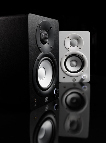 Monitor De Estudio Yamaha Hs4 Powered En Negro, Par (hs4 B).