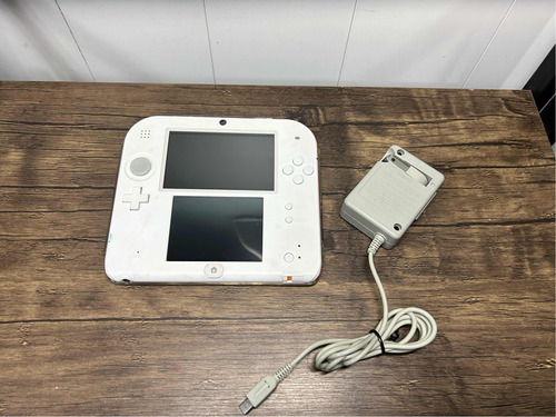 Nintendo 2ds Con Juegos Color Blanco Con Rojo