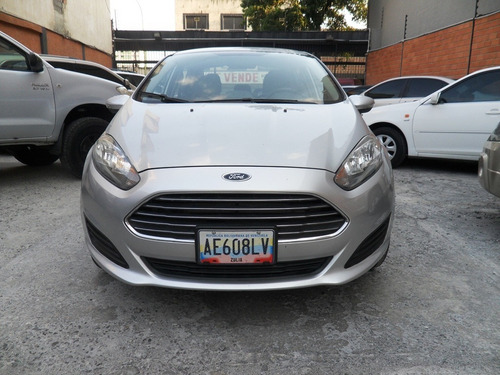 Imagen 2 de 10 de Ford Fiesta Titanium 2014 Sincrónico