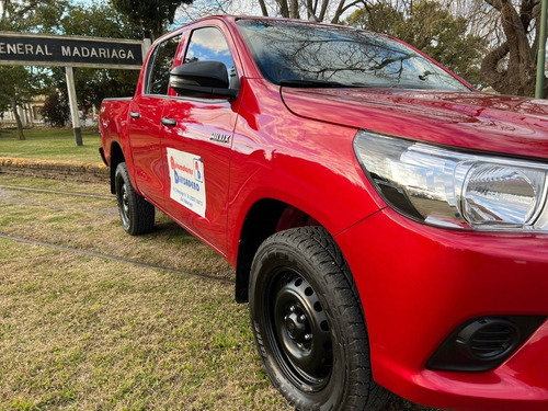 Imagen 2 de 11 de Toyota Hilux D/c 4x4 Dx Pack 2.4 Tdi 2019 Con 74.000 Km