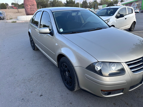 Volkswagen Jetta 2.0 L4 Mt