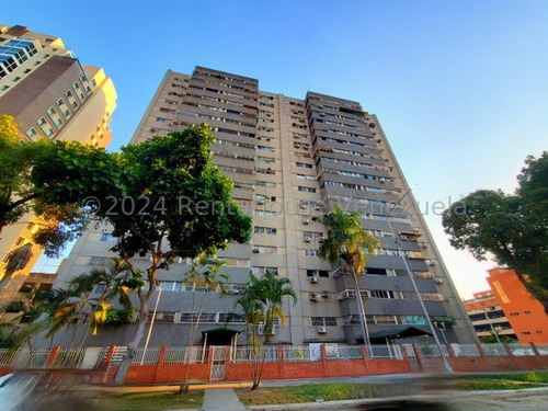 Gjg Vende Practico Apartamento Con Estratégica Ubicación En Urb Base Aragua 24-24806