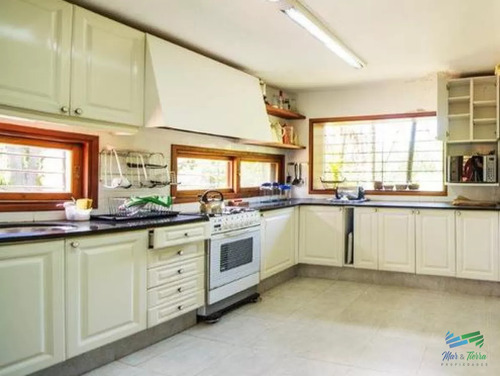 Vendo Casa 4 Dormitorios, Terreno 3.000 M2, Piscina, En Brava, Punta Del Este