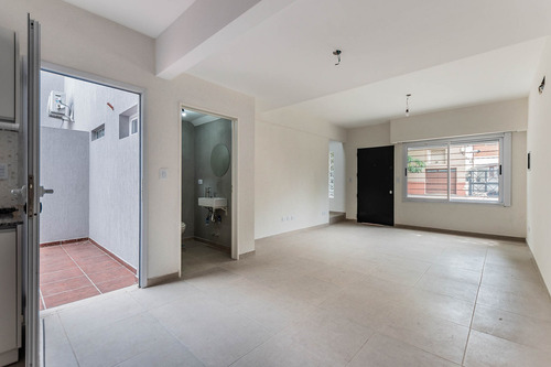 En Venta. Parque Avellaneda. Ph. 3 Amb. Patio Y Terraza Propios. Sin Expensas.