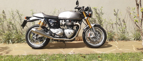 Triumph Thuxton R 1200