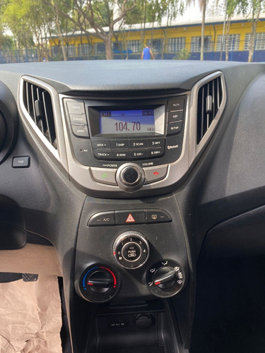 Imagem 6 de 12 de Hyundai Hb20 Confort 1.0 2015