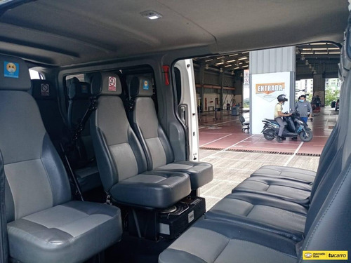 Nissan Urvan Nv350